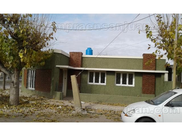 Orozco Propiedades Vende Hermosa Casa Esquina De 3 Dormitorios , Cochera,a 3 Cuadras Del Teatro Del Bicentenario