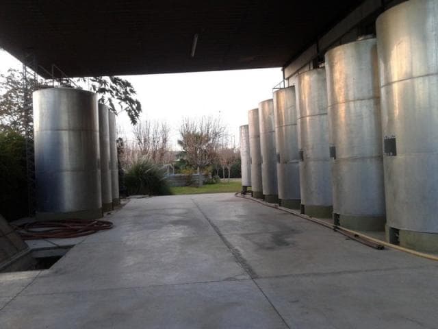 Bodega En Zona Comercial, Sobre Av. Benavidez, Chimbas, San Juan, Argentina
