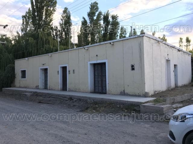 Venta Y Alquier De Casa Grande En Rodeo , Con Salon Aparte - Esquina Comercial E Inmejorable Ubicacion.-