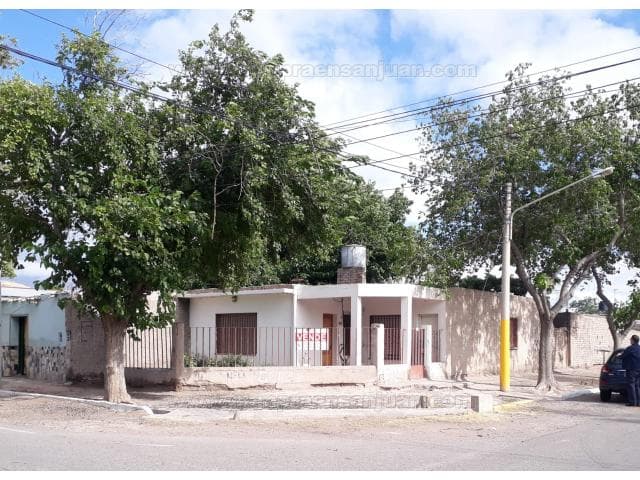 Arévalo Inmobiliaria Vende O Permuto Casa De 3 Dormitorios, Santa Lucia