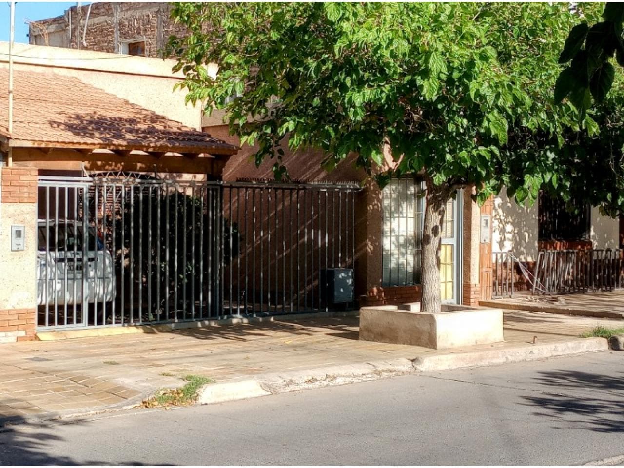 Dueña Vende Casa Céntrica Sobre Calle Catamarca Sur  ,( Solo Respondo Consultas Por Teléfono) Escucho Oferta Razonable.