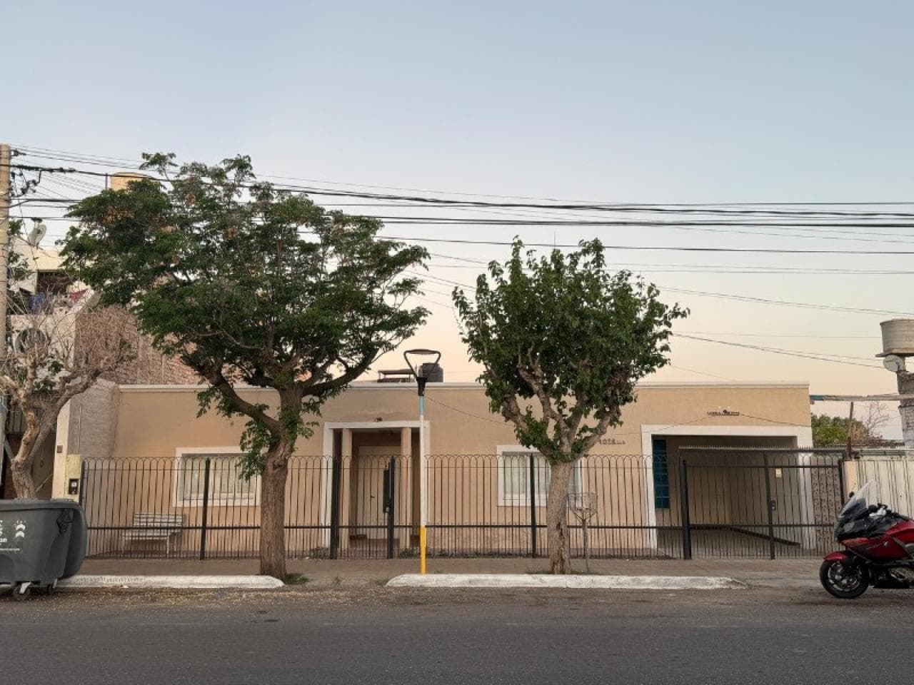 Inmueble Sobre Avenida España, 2 Cuadras Antes De Plaza De Villa Krause