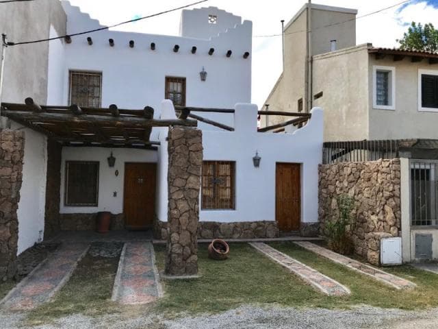 Venta De Casa De 2 Planta "en Barrio Los Almendros" Rivadavia