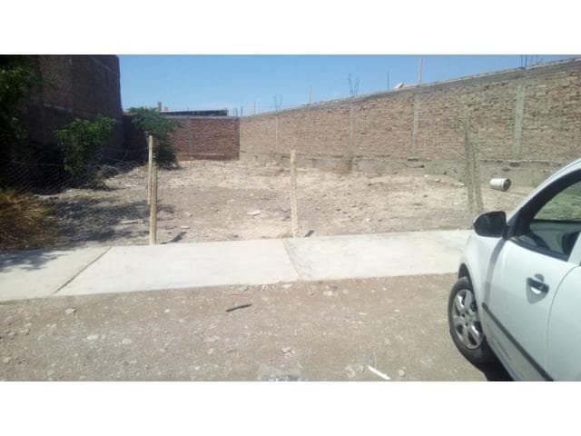 Lote 390m².capital B Colón Cerrado Se Reciben Camioneta  En Pago    Dueño Se  Los Servicios- B° Colón-capital