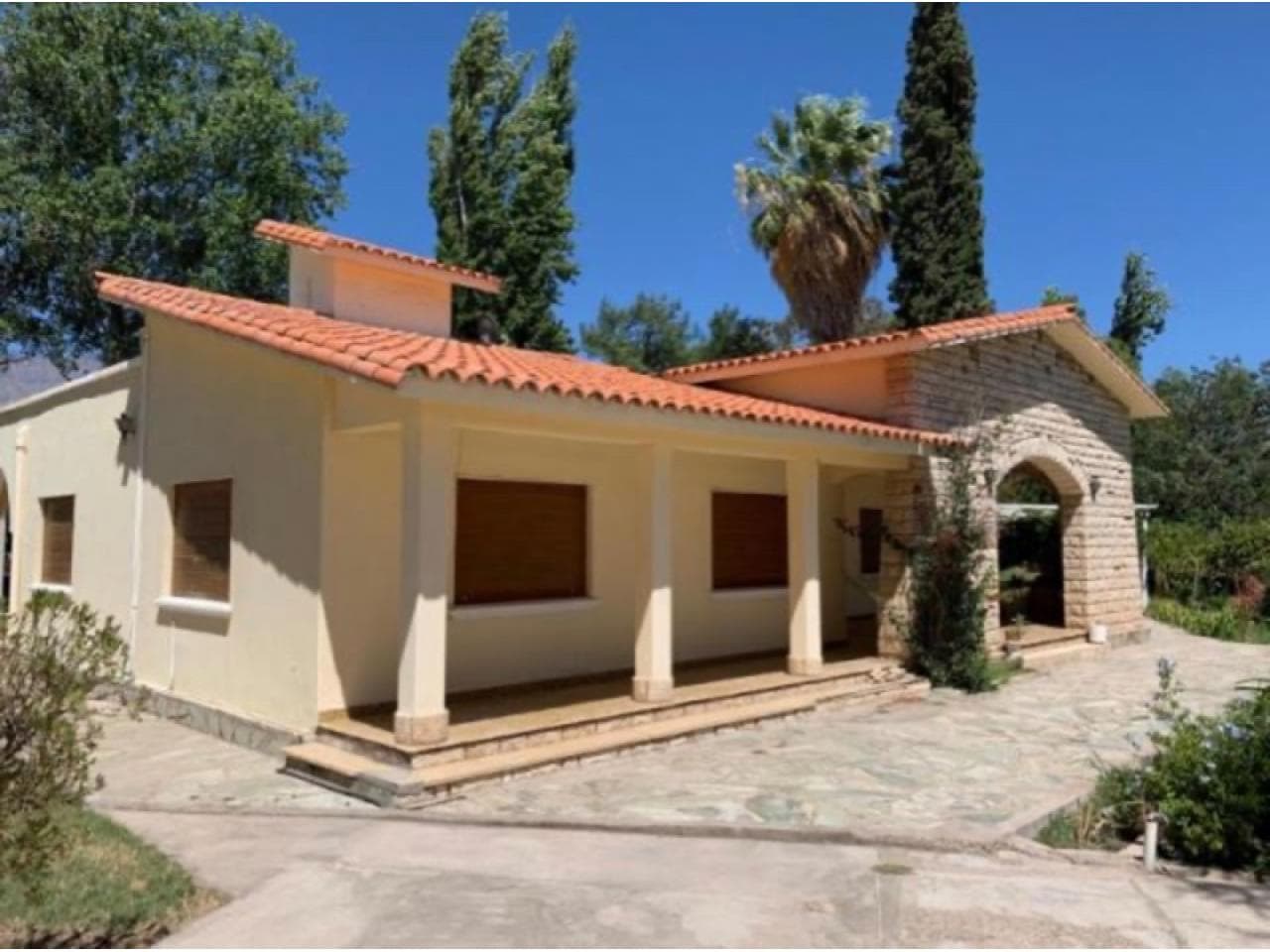Vendo Chalet De 3 Dormitorios, 2 Baños. Piscina. Pocito