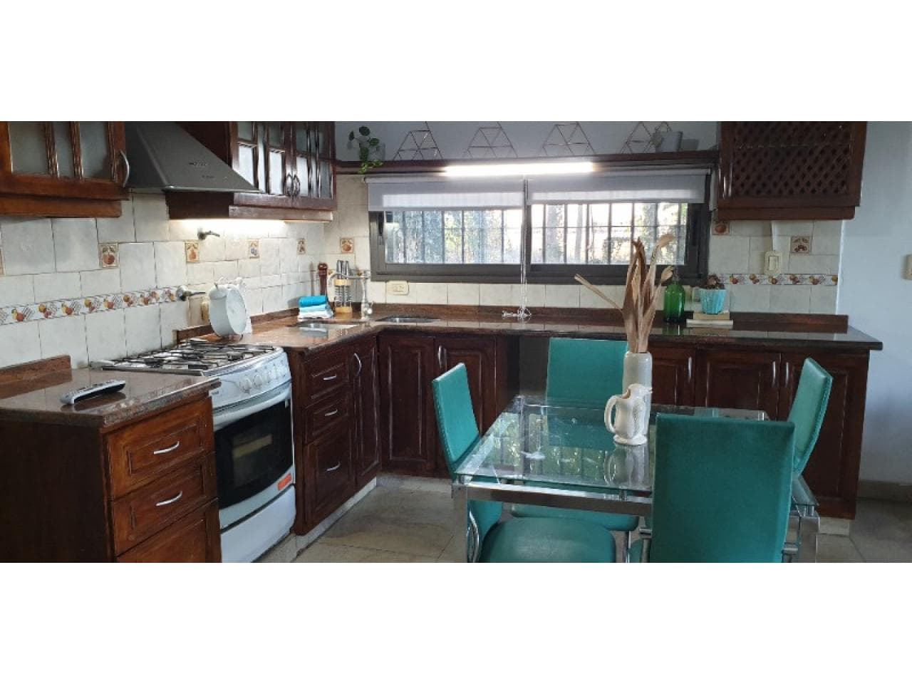 Muy Linda Casa De 280 Mts, Cuatro Dormitorios, Tres Banos. En Barrio Cerrado En El Medanito.