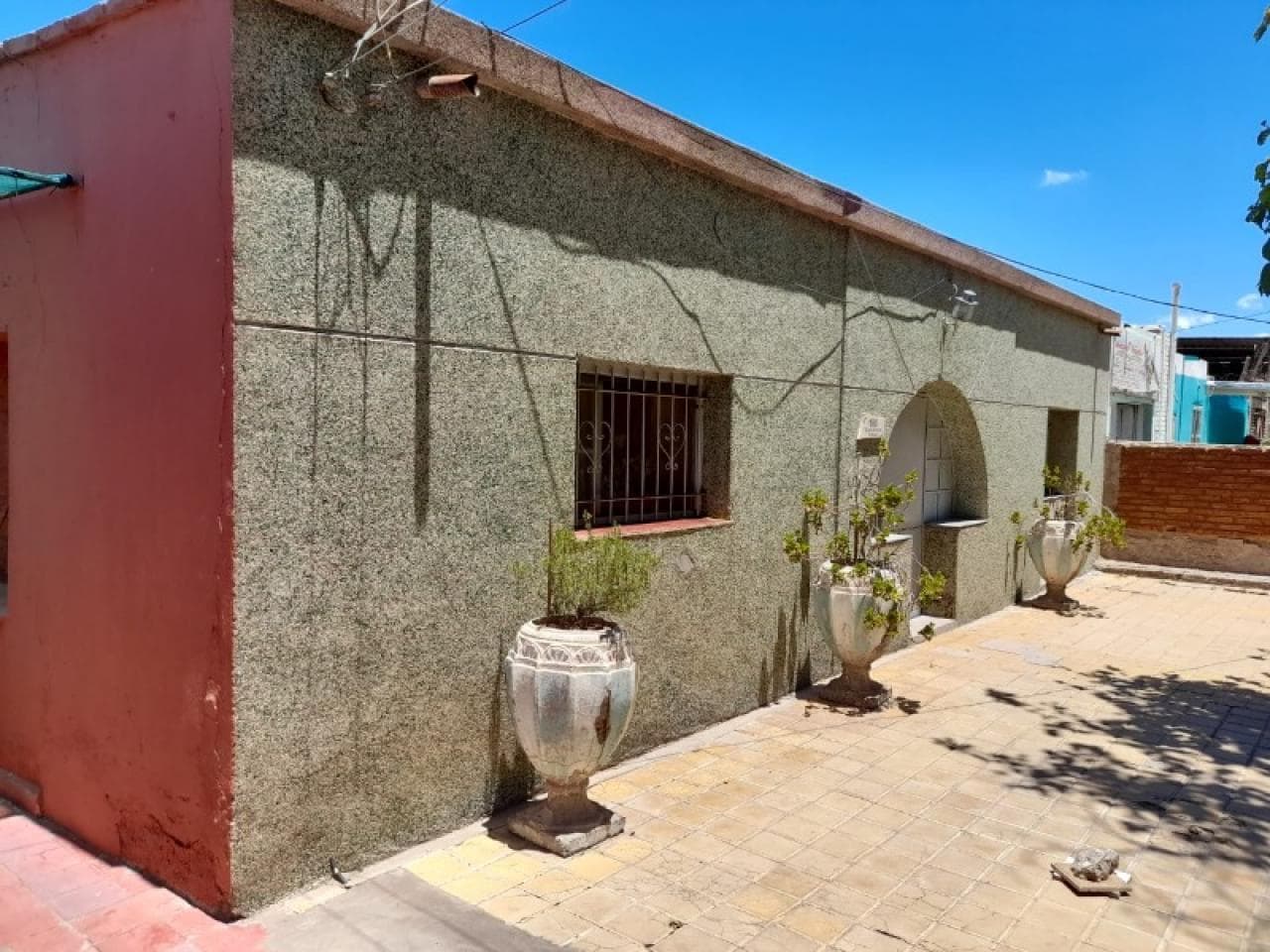 Vendemos Terreno De  580 Mts2 Con Casa Y Dpto De Construcción Mixta.