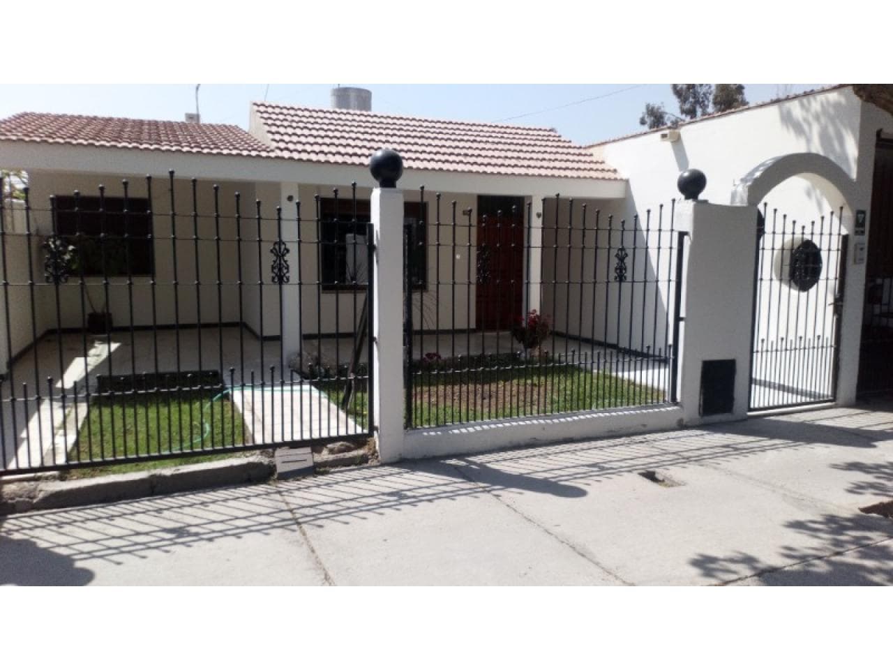 Hermosa Casa De Categoría Sobre Calle 11 A Metros De Calle Mendoza. Ideal Clínicas, Empresas, Y Vivienda Familiar.