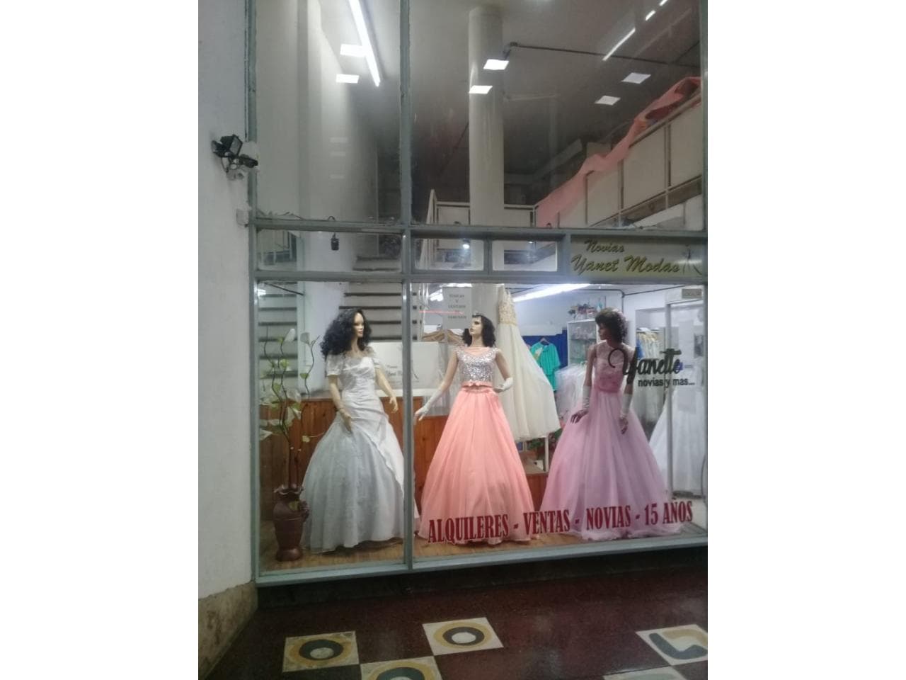 Vestidos De Novia, 15 Años, Comunión, Mannequies