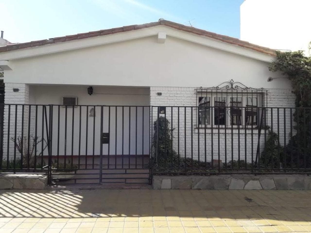 Casa 3 Dormitorios, 1 Baño, Lavadero Separado, Parrillero Y Despensa, Capital