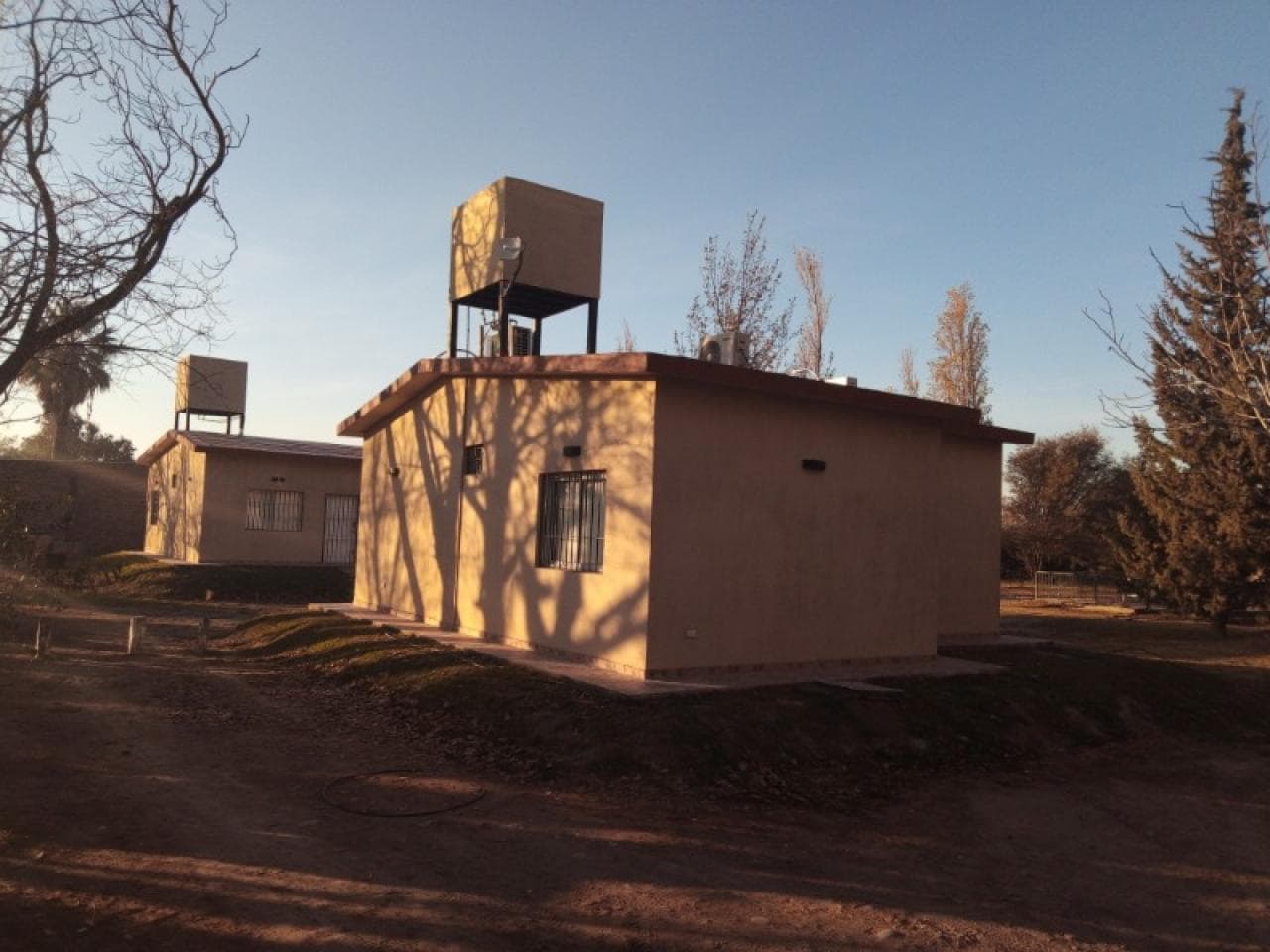 Alquilo Dos Casas Por Día, Equipadas Para 6 Personas, En Zona Rural, Muy Próxima Al Centro