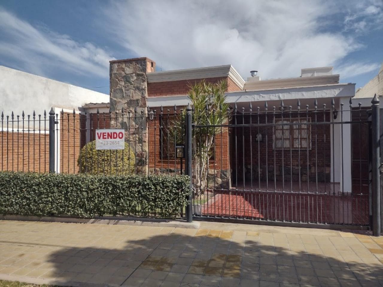 Dueño Vende Casa, 3 Dormitorios, En El Barrio Residencial. Capital Importante Punto, Apta Crédito Hipotecario