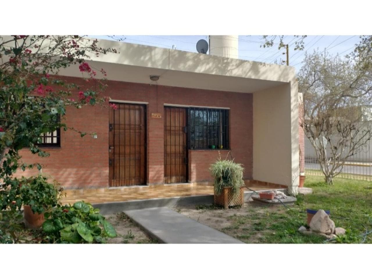 Casa Esquina, Excelente Ubicación Y Estado