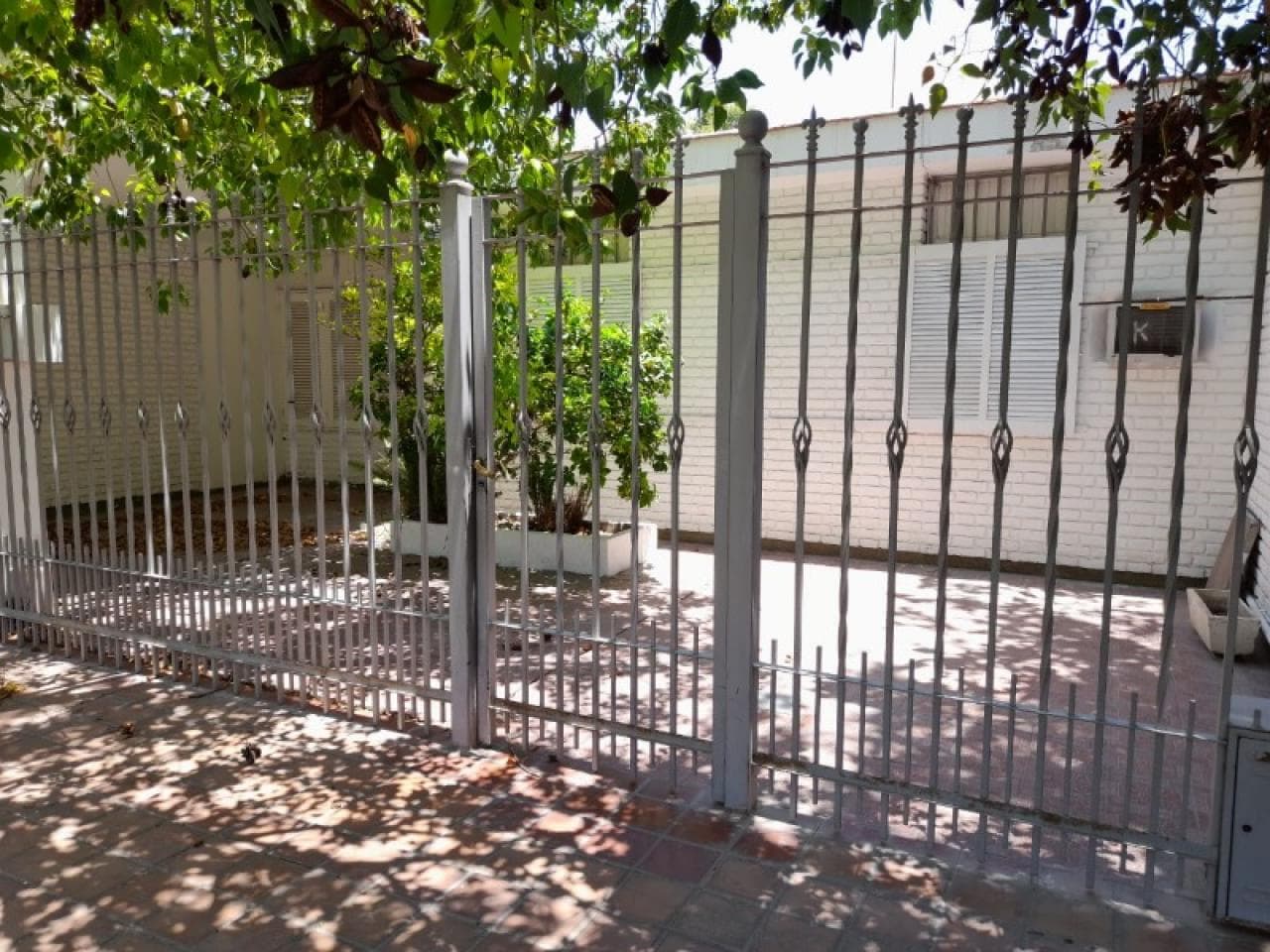 Inmobiliaria Vende Casa En Barrio Canada Cerca Del Cementerio De Capital