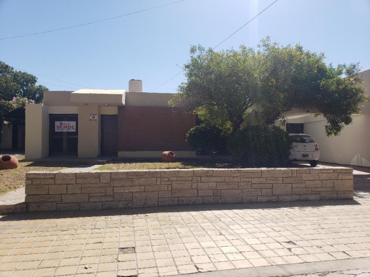 Venta. Oportunidad, Casa Con Terreno De Importantes Dimensiones - 150 Mts Plaza Santa Lucía