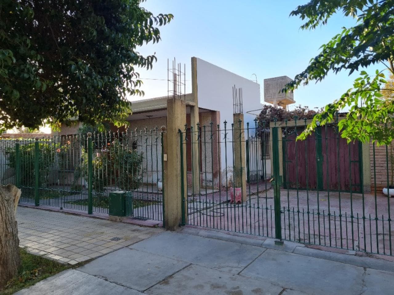 Venta. Casa Con Amplio Terreno - Ideal Emprendimiento Inmobiliario, Cerca De La Futura Ciudad Judicial.-