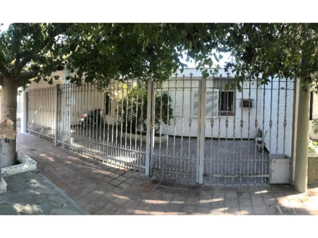 Vendo Casa 4 Dormitorios Y Cochera, Capital
