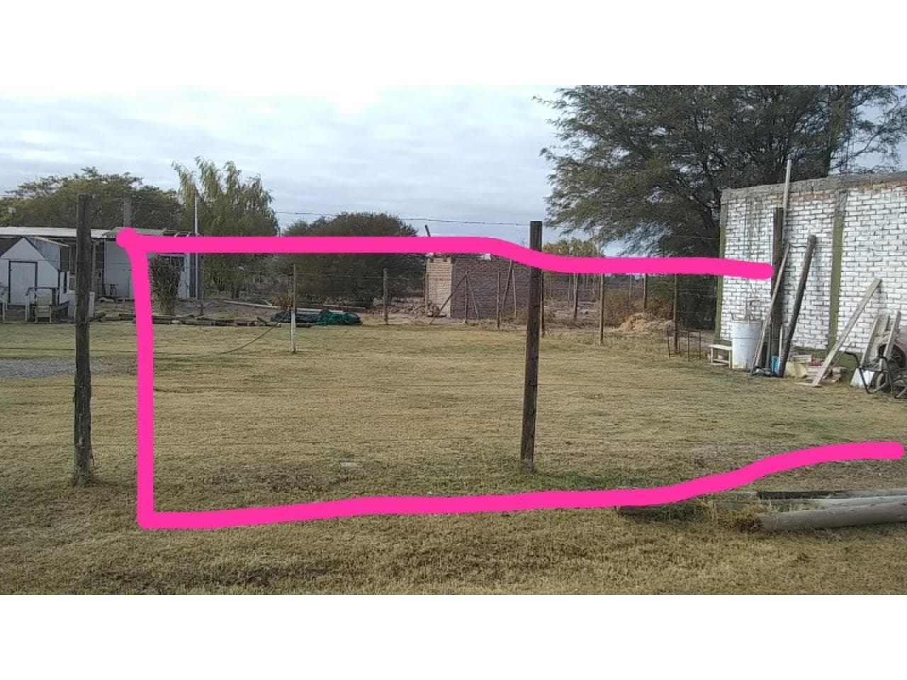 Alquilo . Lote Con Servicios