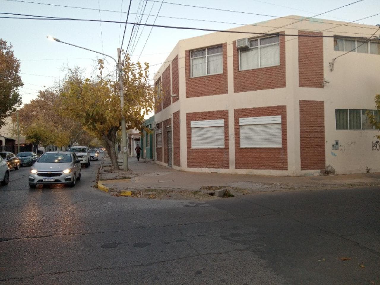 Salon Comercial. Ideal Oficinas. Deposito, Varios Destinos En Venta Capital