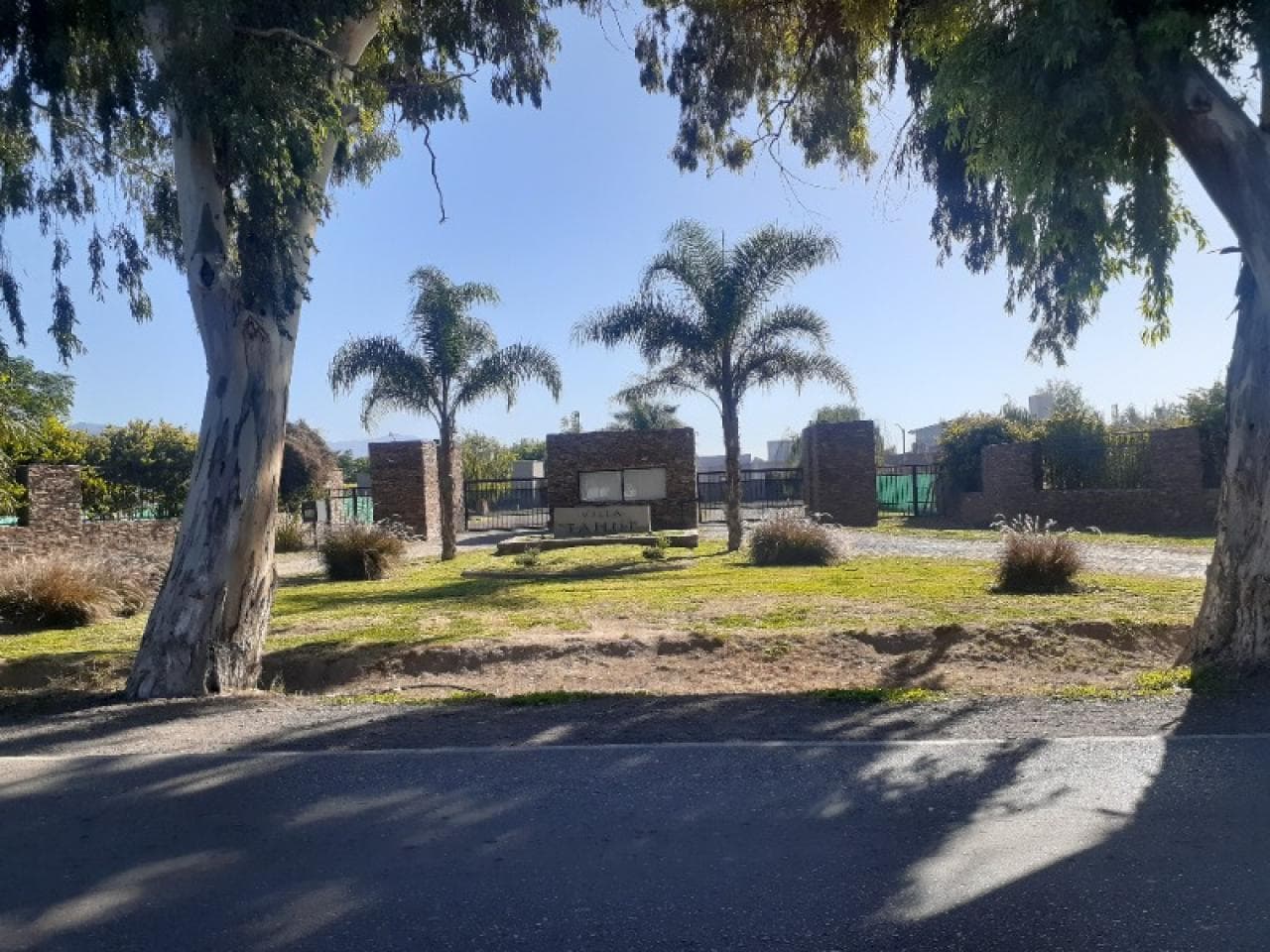 Oportunidad - Venta Lote De 1.600 M2  En Barrio Privado " Villa Tahue " - Albardon.-