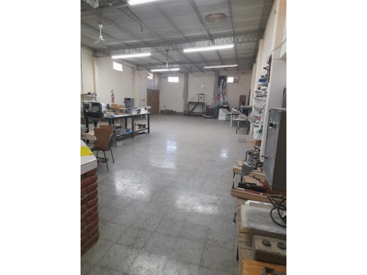 Inmobiliaria Vende Salón Comercial De 260m2 Sobre Corriente Esquina Mendoza
