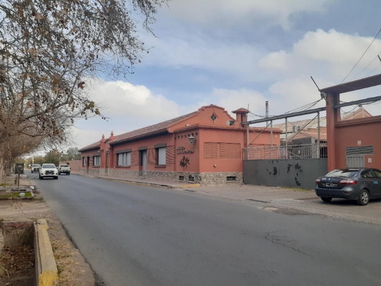 Magnifico Terreno De 4.400 M2 Frente A Bodega Graffigna - Calle Colon A Mts. De La Futura Ciudad Judicial - Capital.-