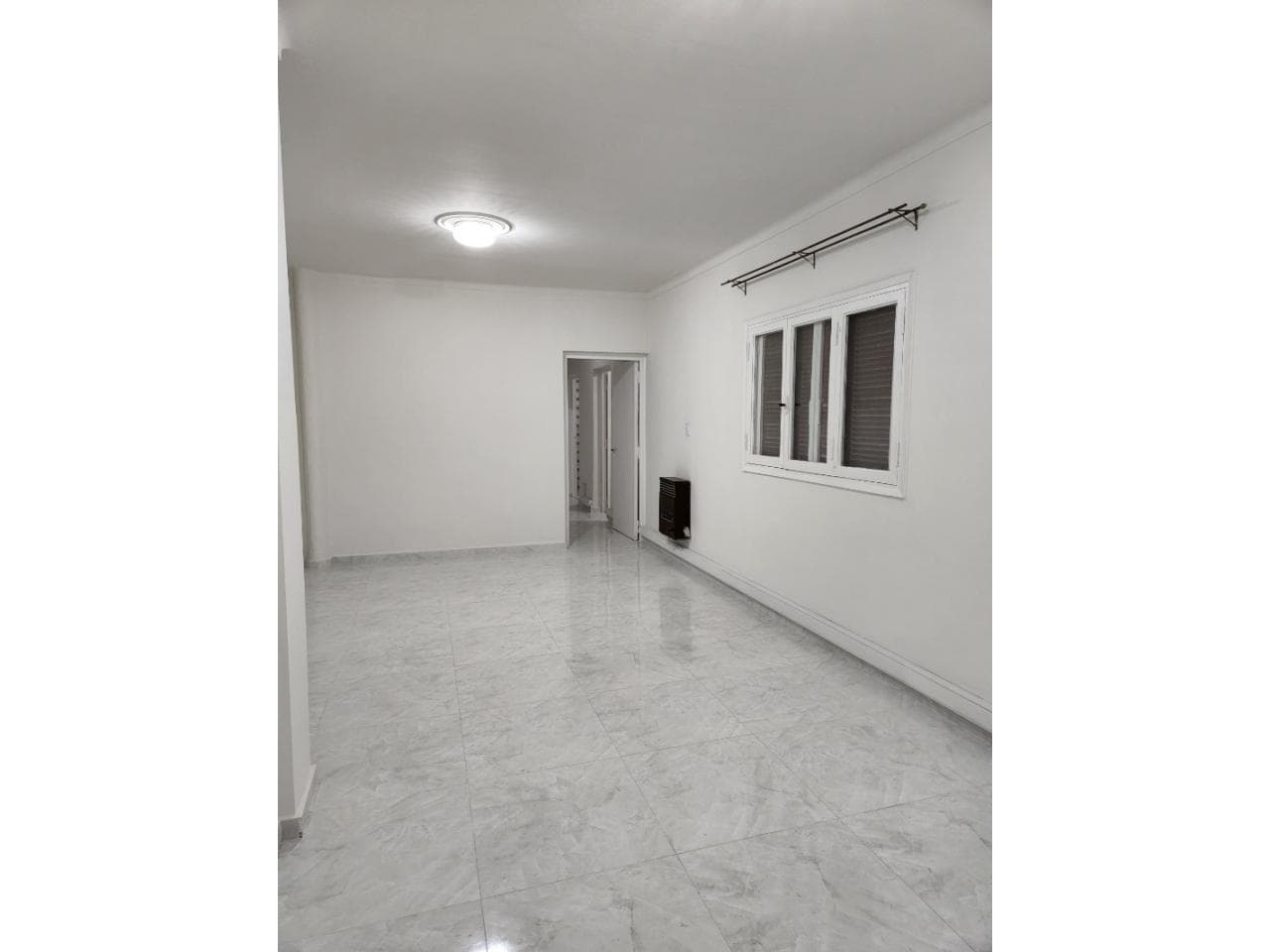 Venta. Departamento Céntrico Renovado De Tres Dormitorios
