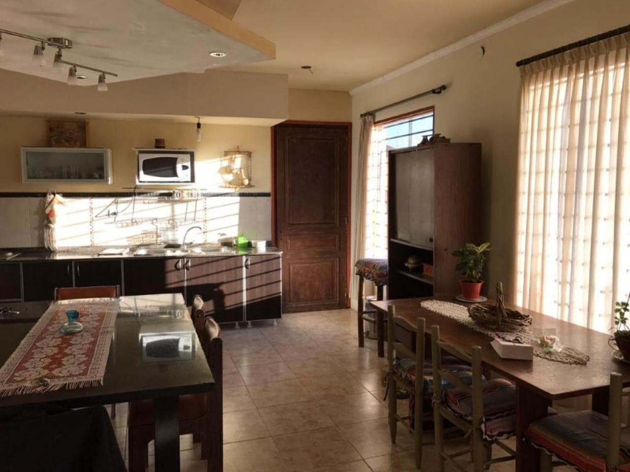 Venta. Casa, 4 Dormitorios. Barrio Semi Privado Santa Lucía. Lote 1500mts Con Piscina. Apta Crédito Hip