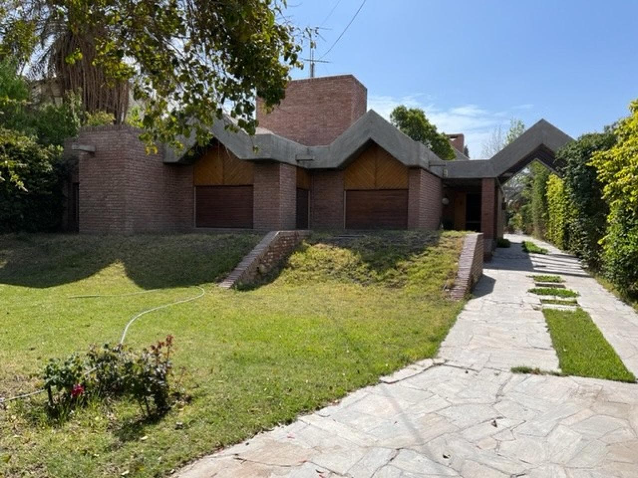 Venta. Amplia Casa, Terreno 1.500m2- Ig De La Roza/circunv