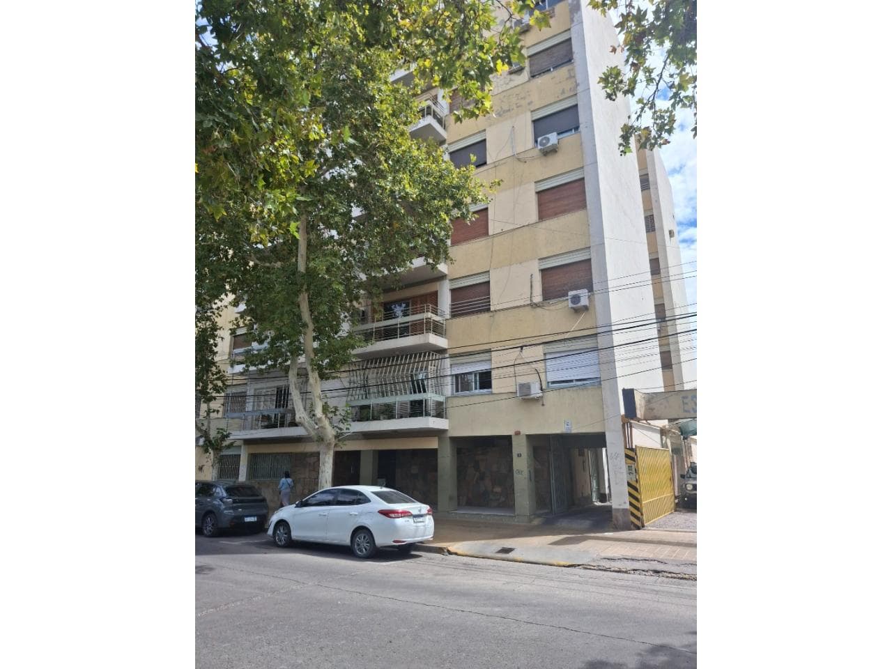 Venta Depto. Frontal De 3 Dormit. En "consorcio Rivadavia" - Con Cochera Y Balcon .-