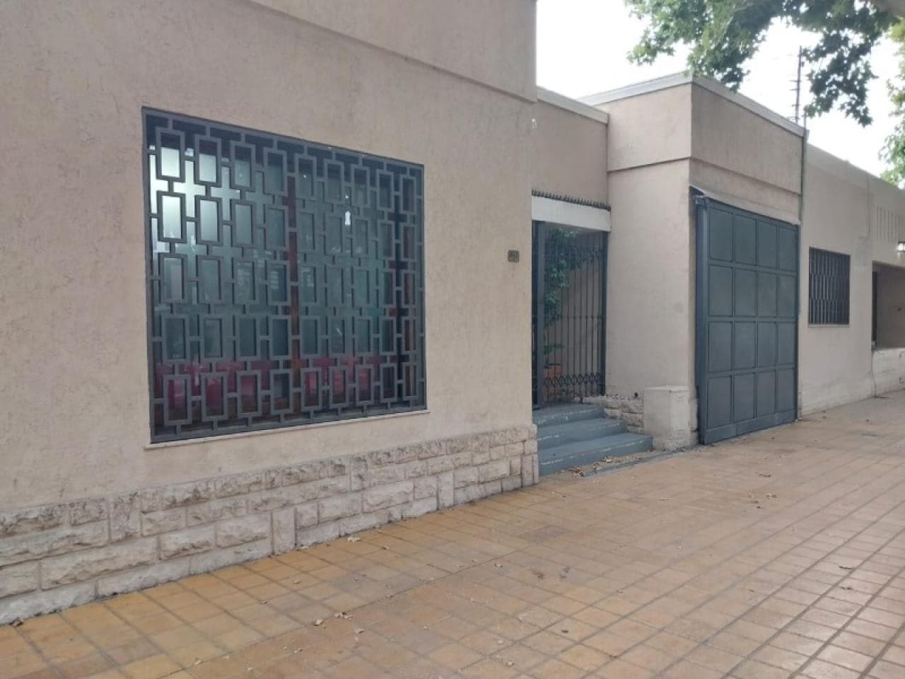 Venta. Casa De 4 Dormit. Y 2 Baños En Capital - Calle Jujuy A Mts. De Gral. Paz - Apta Para Construir En Planta Alta.-