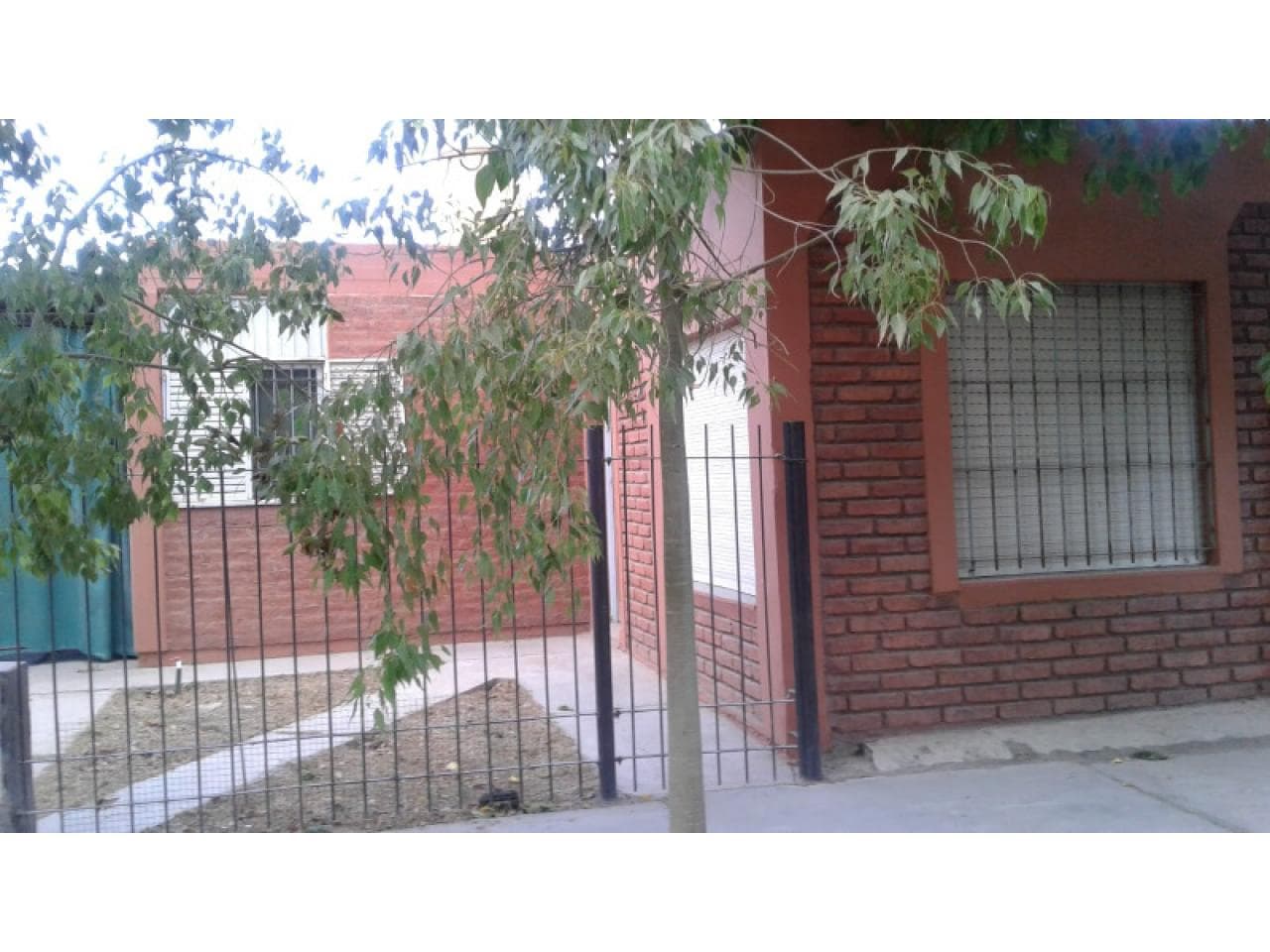 Casa En Venta, Zona Centro De Caucete, Cocina Comedor, Living Comedor, 3 Habitaciones, Una Baño, Amplio Garage Techado