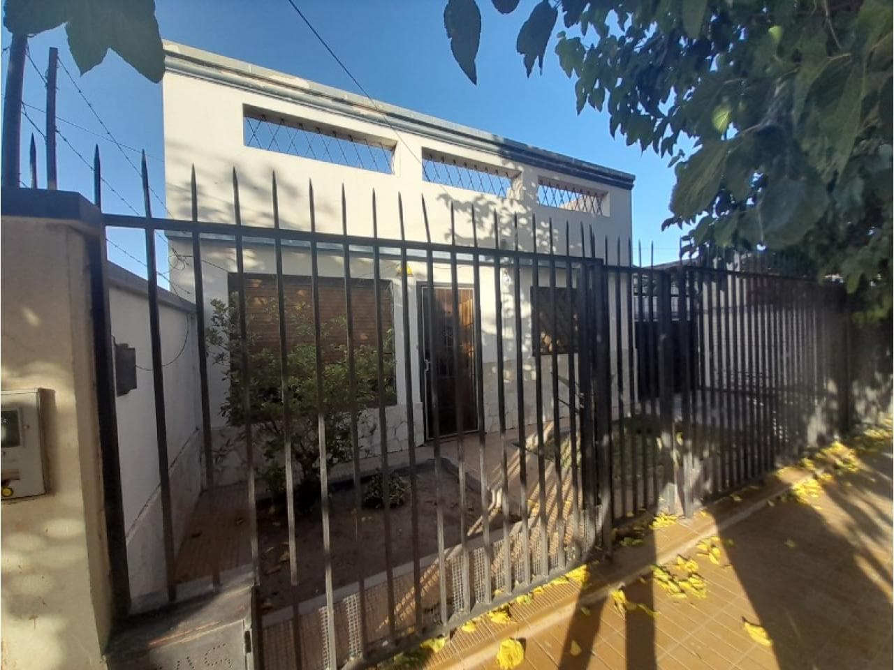 Venta. Casa Sobre Calle Cano A Mts De Gral Acha