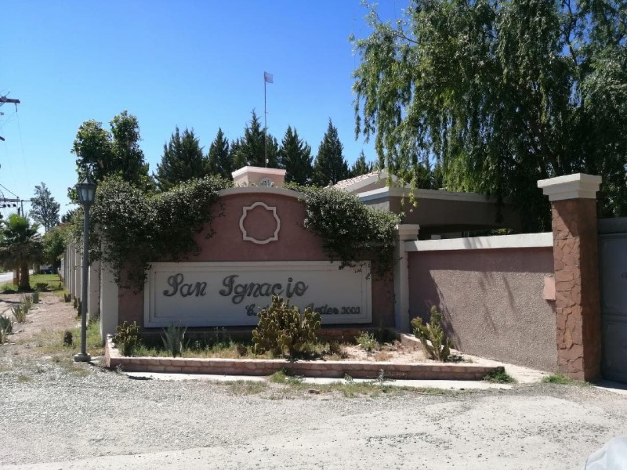 Venta. Bº Privado San Ignacio Casa De 3 Dorm 2 Baños Y Piscina Con Amplio Terreno