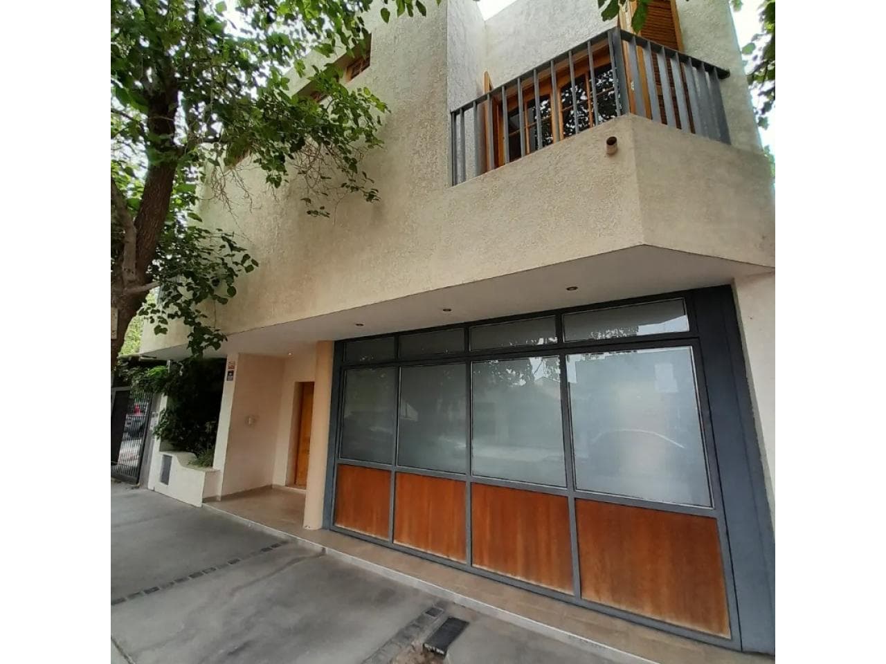 Venta. Hermosa Casa De Categoría, Barrio Universidad Católica, 2 Plantas, Cochera, Excelente Ubicación, Apta Credito