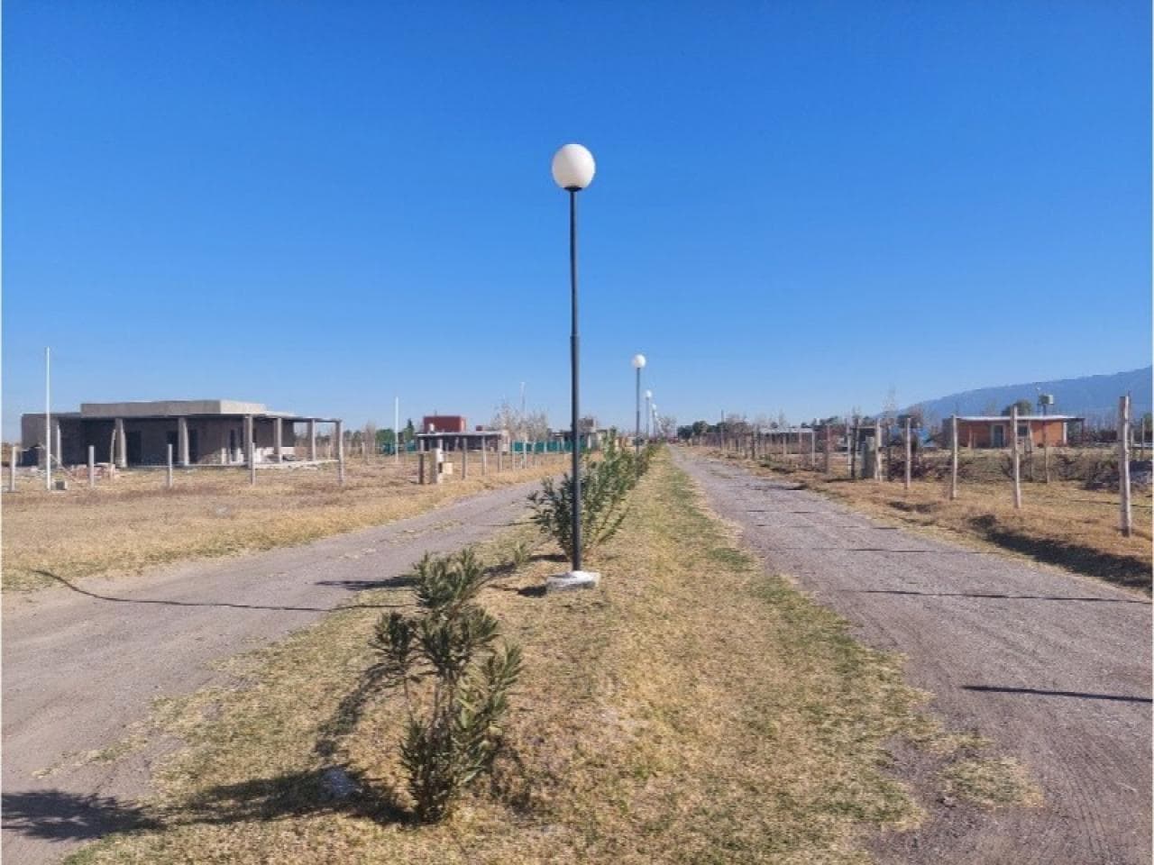 Oportunidad - Ultimos Lotes De 1.400 M2 En Loteo Privado "la Antonia" - Calle 11 Y Alfonso 13 .-