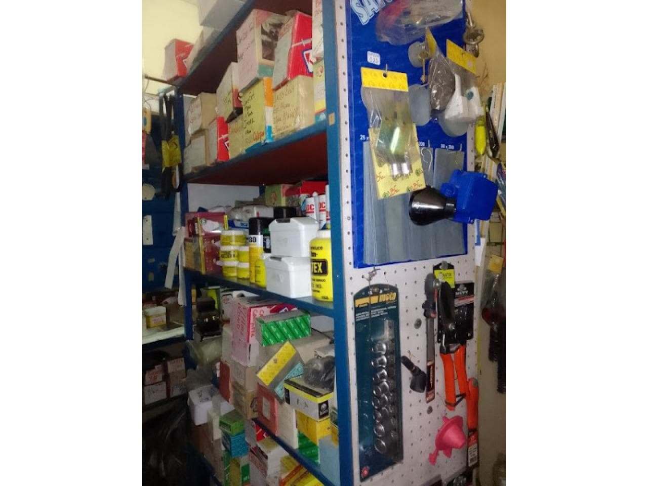 Venta. Ferreteria, Funcionando Excelente Ubicación Y Cartera De Clientes. Capital