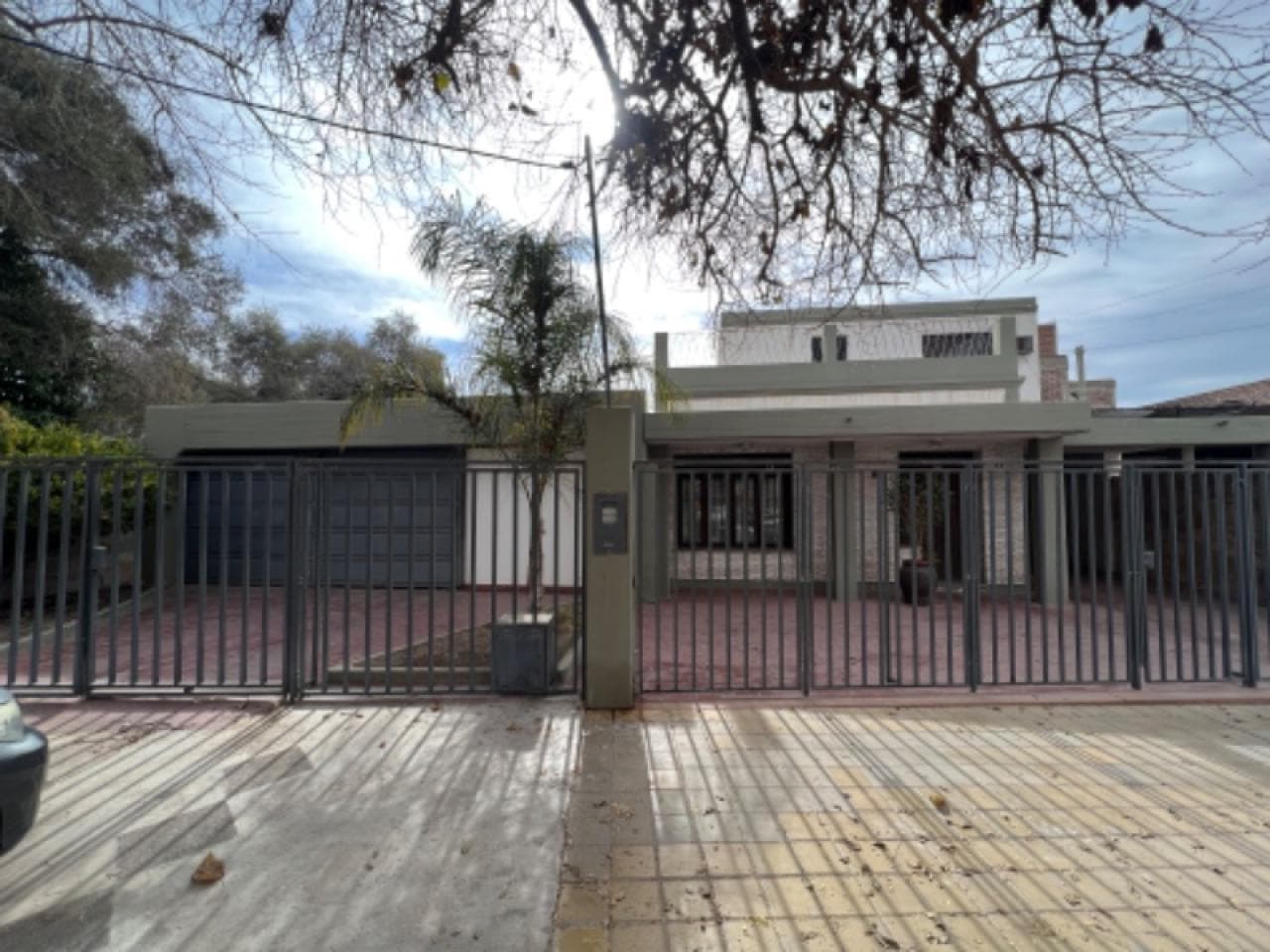 Casa De Categoria 1000mt2 ( A 50 Metros De La Plaza Santa Lucia)