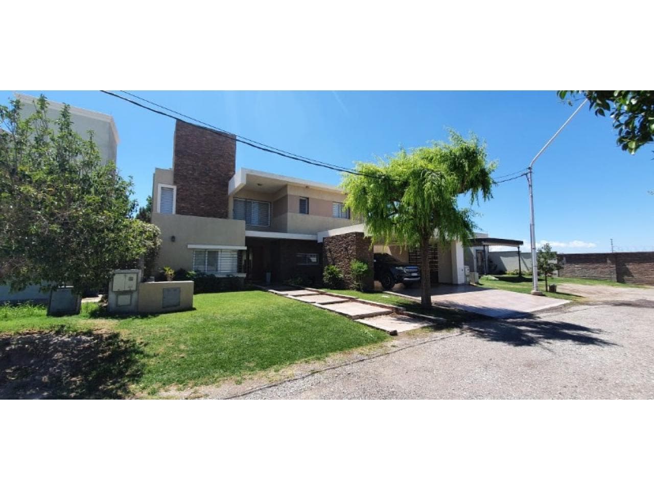 Venta Casa De Categoría En Barrio Cerrado De Santa Lucía