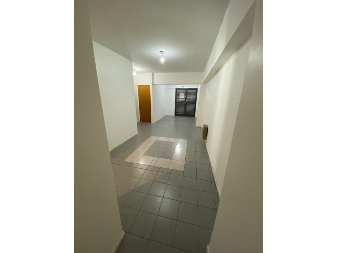 Alquilo Depto 2 Dorm En 4to Piso Con Ascensor A 1 Cuadra De Plaza 25. No Tiene Cochera. Capital