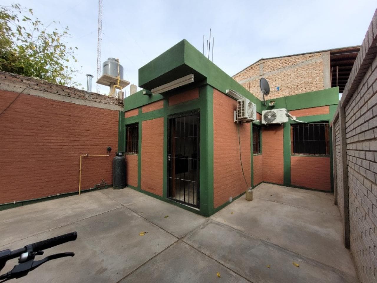 Alquiler Hermoso Dpto 1 Habitacion En Planta Baja, Cochera, Sin Expensas, Coll Y Scalabrini Ortiz. Capital (idp Go113)