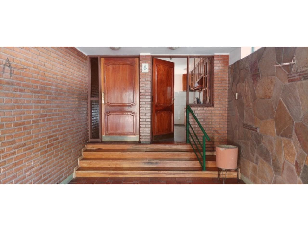 Venta. Importante Y Comoda Casa Centrica. Actualmente Alquilada Con Un  Buen Canon. Apta Credito Hipotecario.