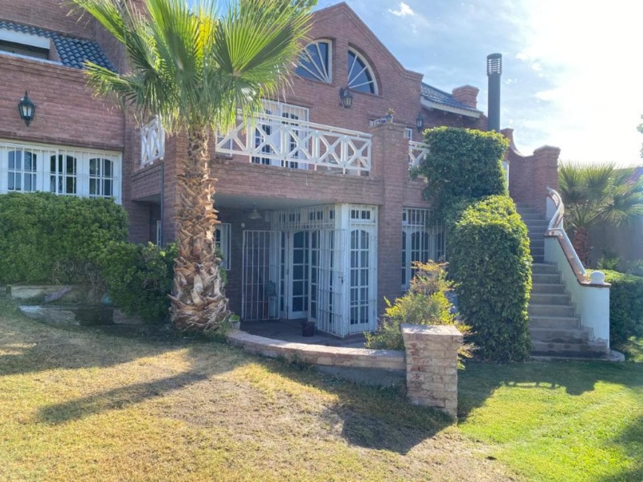 Alquilo Casa En Barrio Privado, Con Sauna Y Yacusi. 3 Dor., Living, Comedor, Cocina. Santa Lucia