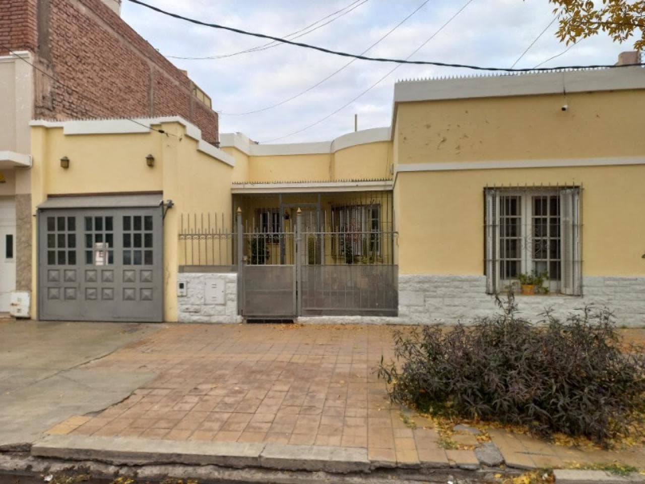 Particular Vende Casa.-amplia -.  Capital.-apta Credito Hipotecario
