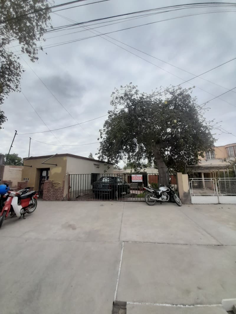 Venta. Importante Terreno Con Casa Mixta En Calle Urquiza Antes De Ignacio De La Roza. Capital
