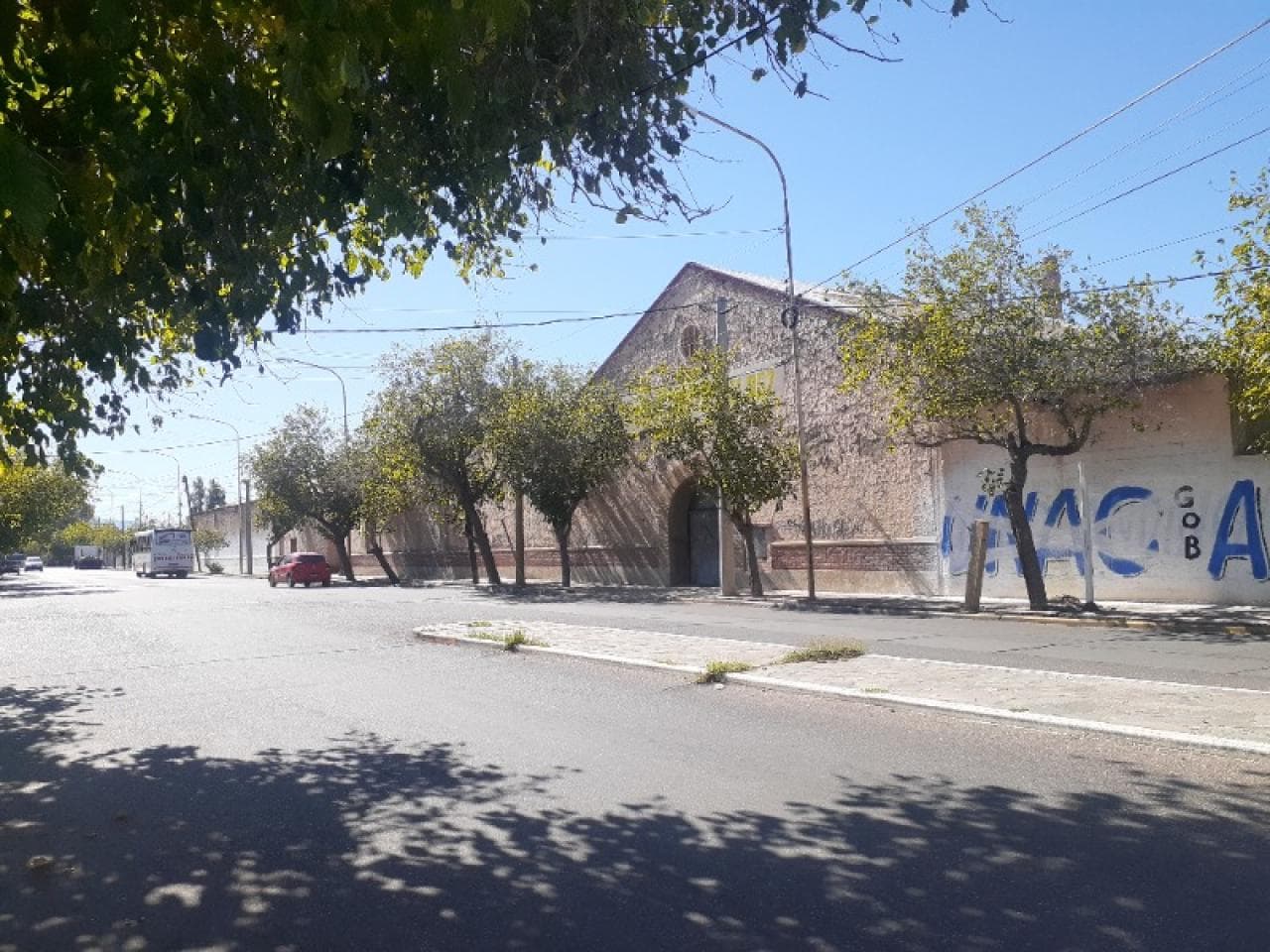 Magnifico Terreno De Casi 2 Ha La " Gran Manzana" En Capital - Av. Alem Norte ( Ex. Bodega Lopez Pelaez ).-