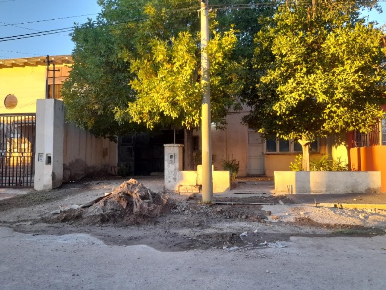 Liquido Casa En Barrio Mallea. 2 Plantas. Capital