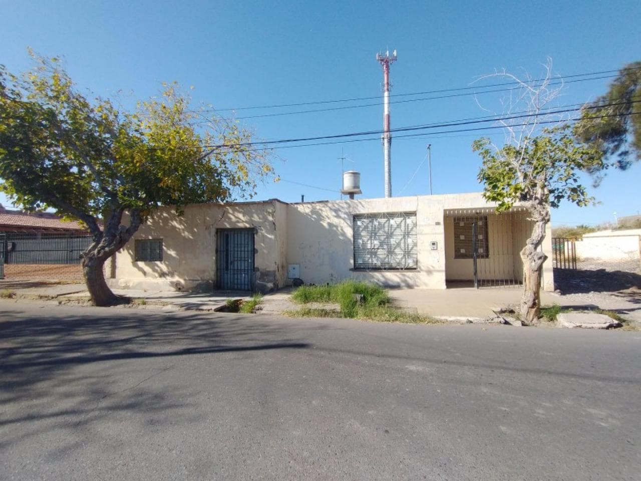 Casa A La Venta, Excelente Ubicacion A 150 Mts Del Teatro Del Bicentenario