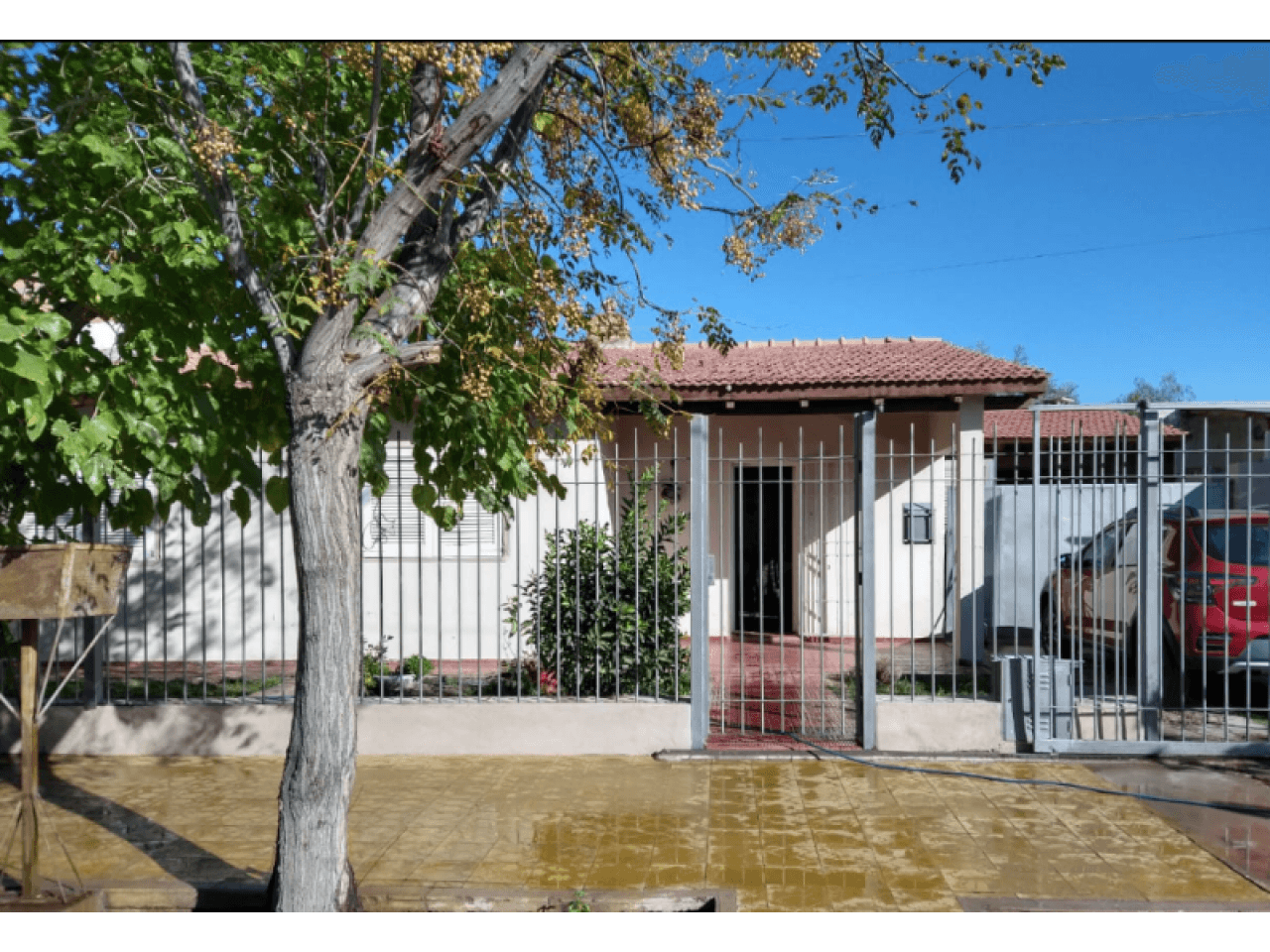 Venta. Casa Con Departamento Anexo