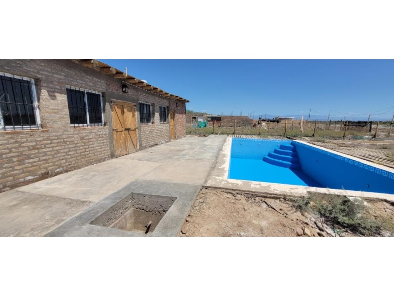 Venta. Salón Con Pileta Sobre Dos Lotes 800 M2. Rawson